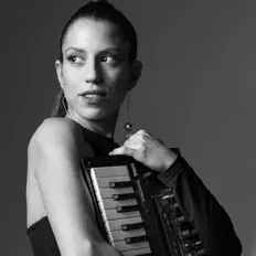 收听 Sharon Mansur、观看音乐视频、阅读小传、查看巡演日期等 ！