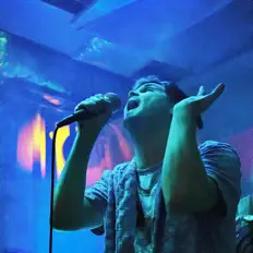 Ouve Robiwasabi, vê vídeos de música, lê a biografia, vê as datas da digressão e muito mais!