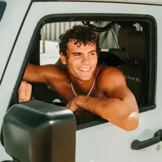 Jake Slaton सुनें, म्यूज़िक वीडियो देखें, बायो पढ़ें, दौरे की तारीखें और बहुत कुछ देखें!