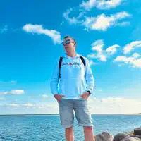 Posłuchaj wykonawcy undefined, obejrzyj teledyski, przeczytaj biografię, zobacz daty tras koncertowych i nie tylko!