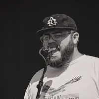 Ascolta undefined, guarda video musicali, leggi la biografia, vedi le date del tour & altro!