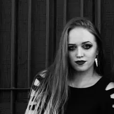 Ακούστε περιεχόμενο από Alyssa Laine, παρακολουθήστε μουσικά βίντεο, διαβάστε το βιογραφικό, δείτε ημερομηνίες περιοδείας, και πολλά ακόμη!