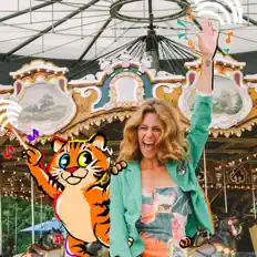 Poslechněte si interpreta You and Us, sledujte hudební videa, přečtěte si životopis, podívejte se na data turné a další informace.