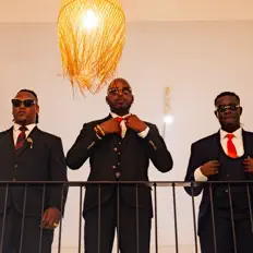 收听 BLR Boys、观看音乐视频、阅读小传、查看巡演日期等 ！