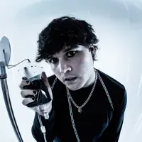 Ascolta undefined, guarda video musicali, leggi la biografia, vedi le date del tour & altro!