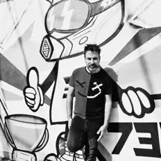 Dengarkan AQUAL, tonton video musik, baca bio, lihat tanggal tur & lainnya!