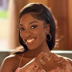 Poslechněte si interpreta Aisha Noel, sledujte hudební videa, přečtěte si životopis, podívejte se na data turné a další informace.