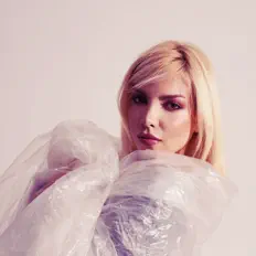 Poslechněte si interpreta Buse Çağla, sledujte hudební videa, přečtěte si životopis, podívejte se na data turné a další informace.