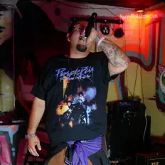 Ouça Gillat33n, assista a videoclipes, leia a biografia, veja as datas das turnês e mais!