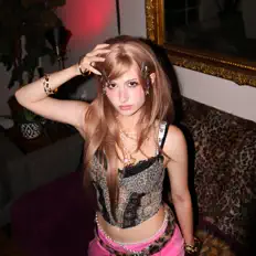 聆聽 Saylem、觀看音樂影片、閱讀小傳、查看巡演日期等！