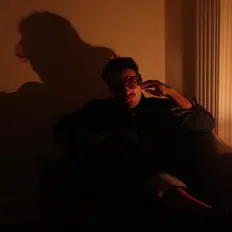 Escucha a Ben Dilo, mira videos musicales, lee su biografía, consulta las fechas de las gira y más.