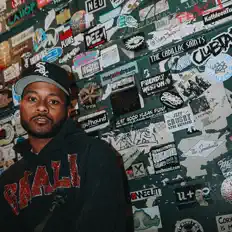 Troy Lyricz을(를) 듣고, 뮤직 비디오를 보고, 약력을 읽고, 투어 일정 등을 확인하세요!