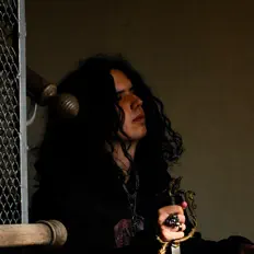 聆聽 Deimos、觀看音樂影片、閱讀小傳、查看巡演日期等！