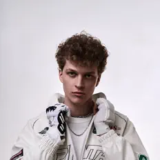 Ascolta Хайви, guarda video musicali, leggi la biografia, vedi le date del tour & altro!