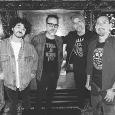 Entrevista dinle, müzik videolarını izle, biyografisini oku, tur tarihlerini ve daha fazlasını gör!