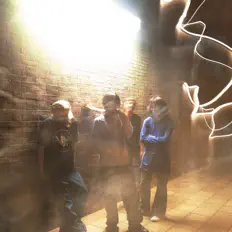 收听 wooz、观看音乐视频、阅读小传、查看巡演日期等 ！