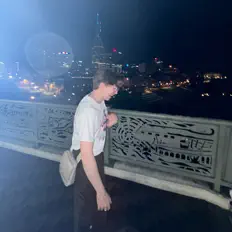 Walkr을(를) 듣고, 뮤직 비디오를 보고, 약력을 읽고, 투어 일정 등을 확인하세요!