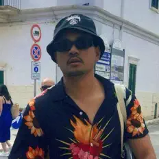 Nick Crucialを聴いたり、ミュージックビデオを鑑賞したり、経歴やツアー日程などを確認したりしましょう！