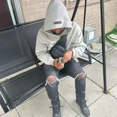 Poslechněte si interpreta Kareindacut, sledujte hudební videa, přečtěte si životopis, podívejte se na data turné a další informace.