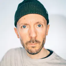 Raymond Waveを聴いたり、ミュージックビデオを鑑賞したり、経歴やツアー日程などを確認したりしましょう！