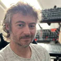Ascolta Sam Marshall, guarda video musicali, leggi la biografia, vedi le date del tour & altro!