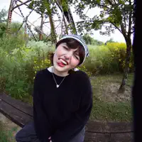 聆聽 undefined、觀看音樂影片、閱讀小傳、查看巡演日期等！