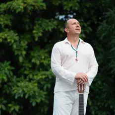 Roberto Shamantiを聴いたり、ミュージックビデオを鑑賞したり、経歴やツアー日程などを確認したりしましょう！