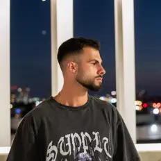 Poslechněte si interpreta LOMBARDO, sledujte hudební videa, přečtěte si životopis, podívejte se na data turné a další informace.