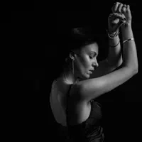 undefined을(를) 듣고, 뮤직 비디오를 보고, 약력을 읽고, 투어 일정 등을 확인하세요!