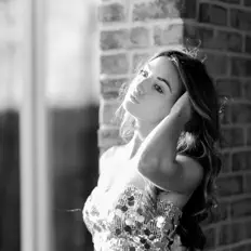 Cat Tedder dinle, müzik videolarını izle, biyografisini oku, tur tarihlerini ve daha fazlasını gör!