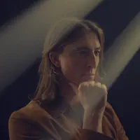 Ouve undefined, vê vídeos de música, lê a biografia, vê as datas da digressão e muito mais!
