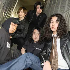聆聽 Unarmed Crowd、觀看音樂影片、閱讀小傳、查看巡演日期等！