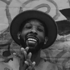 Jon Questを聴いたり、ミュージックビデオを鑑賞したり、経歴やツアー日程などを確認したりしましょう！