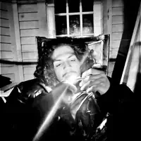 收听 undefined、观看音乐视频、阅读小传、查看巡演日期等 ！