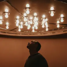 Écoutez JAKE WAS HERE, regardez des vidéoclips, lisez la biographie, consultez les dates de tournée et plus encore !