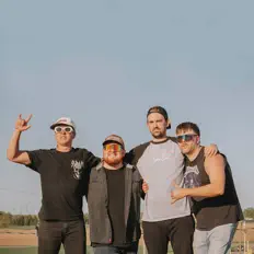 Hör dir Revive the Rose an, schau dir Musikvideos an, lies die Biografie, finde Tourdaten und mehr!