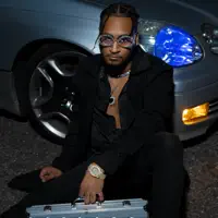 undefined dinle, müzik videolarını izle, biyografisini oku, tur tarihlerini ve daha fazlasını gör!