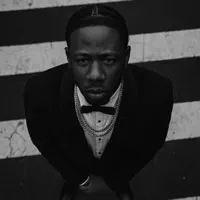 Écoutez undefined, regardez des vidéoclips, lisez la biographie, consultez les dates de tournée et plus encore !