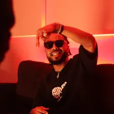 Dengarkan Tariq Lloyd, tonton video musik, baca bio, lihat tanggal tur & lainnya!