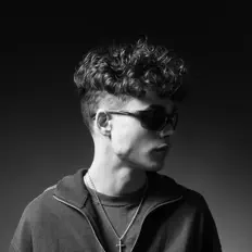 WKDAIZ dinle, müzik videolarını izle, biyografisini oku, tur tarihlerini ve daha fazlasını gör!