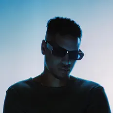 Posłuchaj wykonawcy BLVCK 95, obejrzyj teledyski, przeczytaj biografię, zobacz daty tras koncertowych i nie tylko!