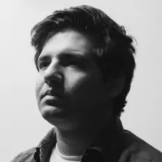 收听 dB.、观看音乐视频、阅读小传、查看巡演日期等 ！