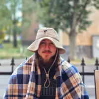 undefinedを聴いたり、ミュージックビデオを鑑賞したり、経歴やツアー日程などを確認したりしましょう！