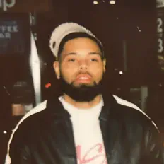 Luister naar De La Cruz, bekijk muziekvideo's, lees de bio, bekijk de tourdata, en meer!