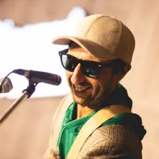 Ascolta Claudio Pérez, guarda video musicali, leggi la biografia, vedi le date del tour & altro!