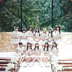 Hör dir idolcollege an, schau dir Musikvideos an, lies die Biografie, finde Tourdaten und mehr!