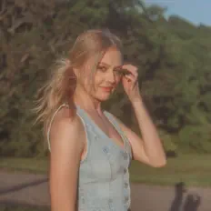 Dengarkan Blaire Elbert, tonton video musik, baca bio, lihat tanggal tur & lainnya!