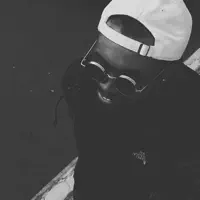 聆聽 undefined、觀看音樂影片、閱讀小傳、查看巡演日期等！