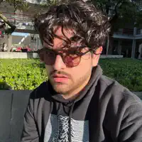 undefined dinle, müzik videolarını izle, biyografisini oku, tur tarihlerini ve daha fazlasını gör!