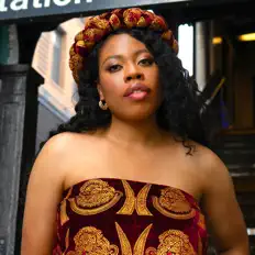 Ascolta Kate Odulukwe, guarda video musicali, leggi la biografia, vedi le date del tour & altro!